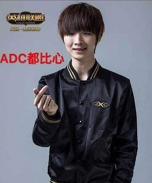 LPL的AD选手们都喜欢比心？只有一个选手从来与众不同